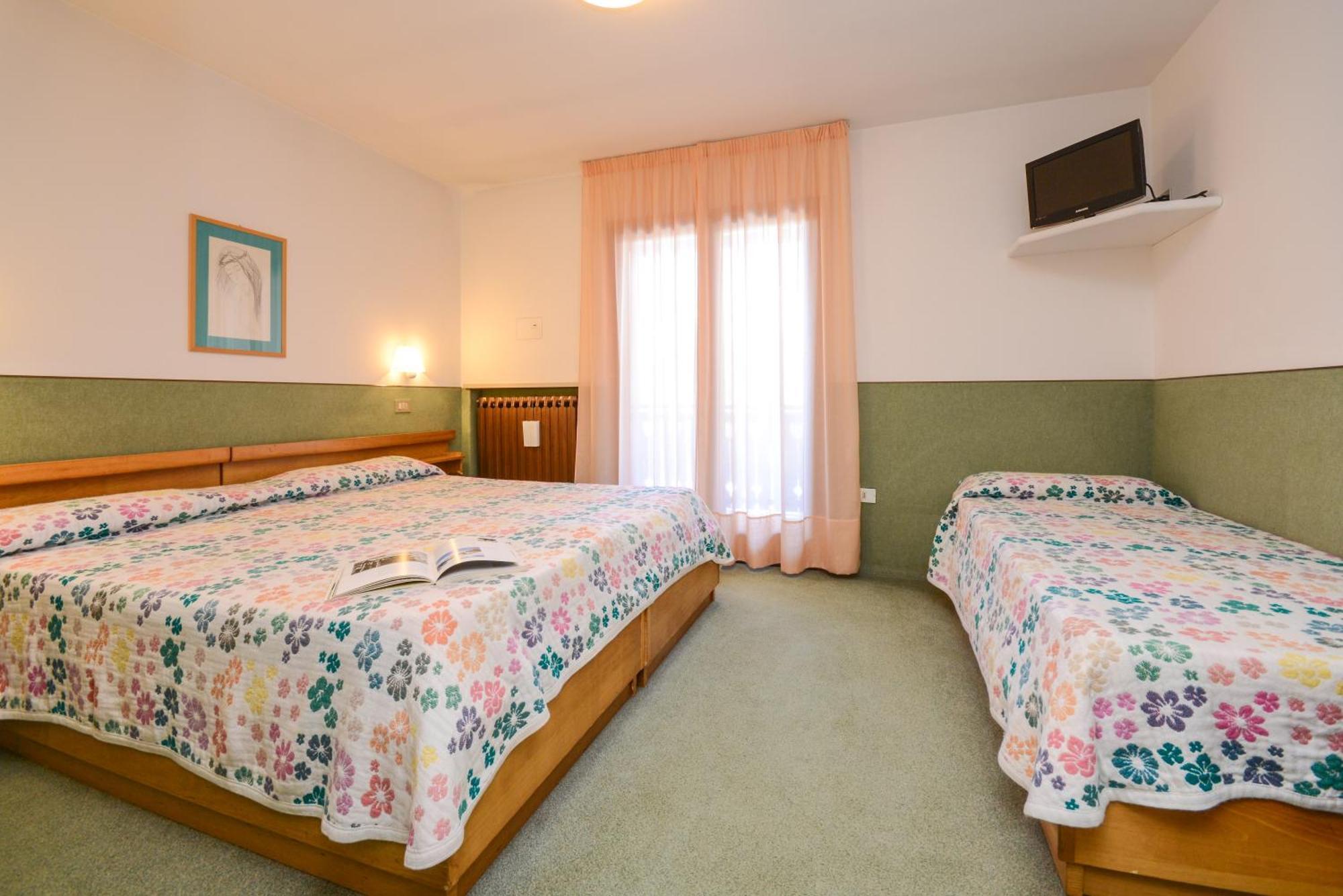 Hotel Splendor Фолгарида Екстериор снимка