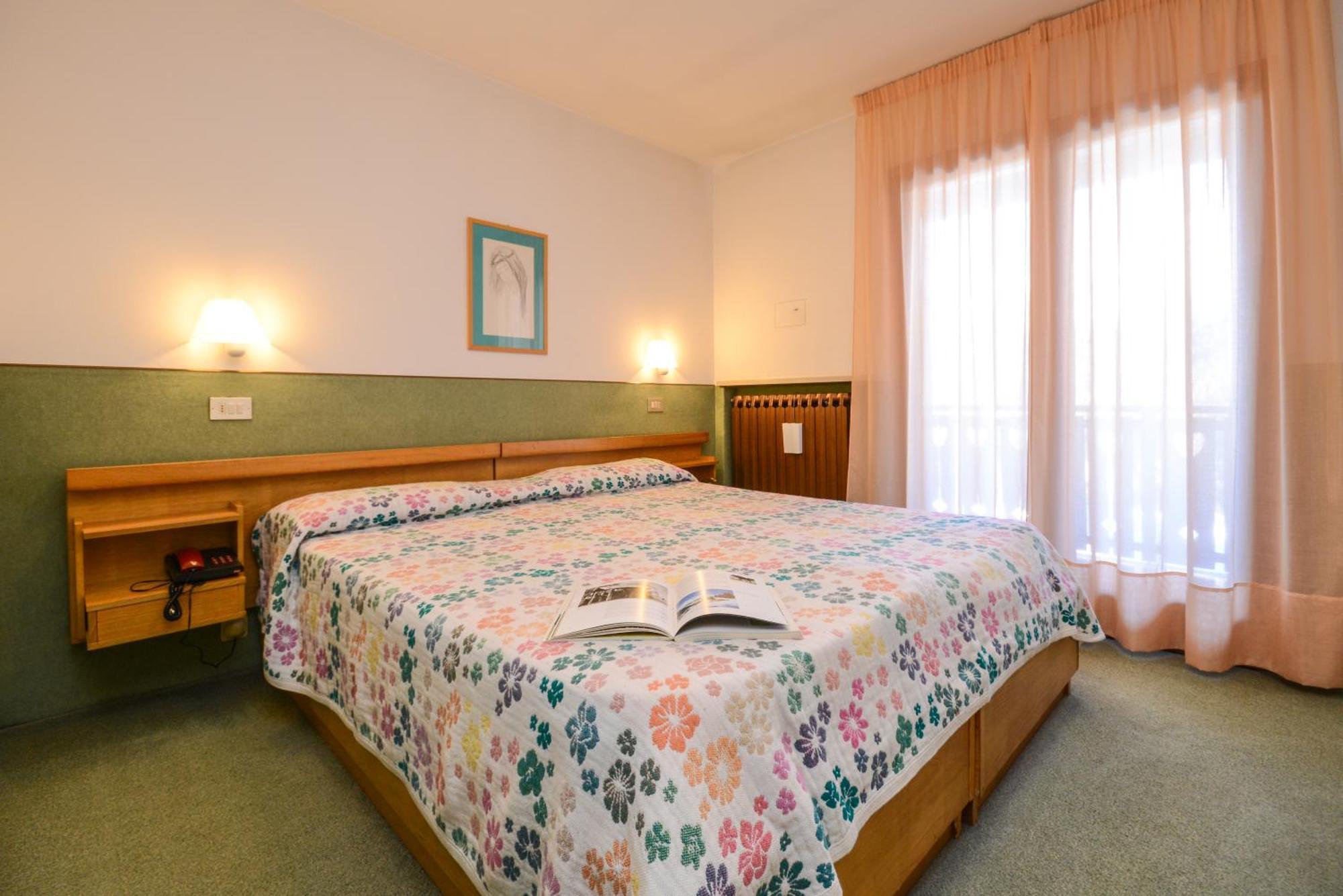 Hotel Splendor Фолгарида Екстериор снимка
